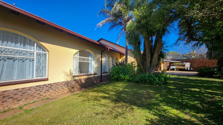 4 Bedroom Property for Sale in Wilkoppies North West